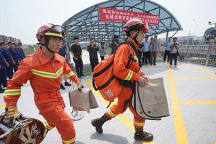 激情满满！雷霆结束本季所有客场比赛 众多球迷齐聚机场接机！